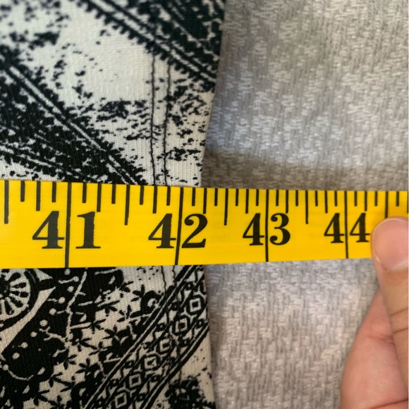 Live and Let Live Black and White Asymmetrical Dress - Picture 5 of 9